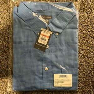 Men’s NWT Van Heusen button down riviera blue short sleeve shirt